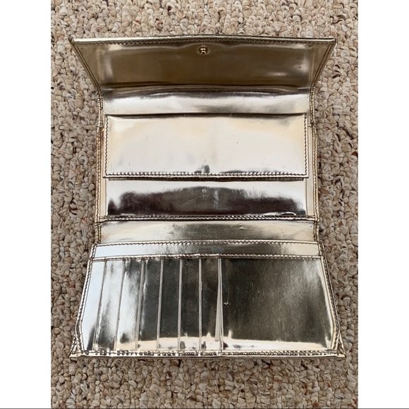 Gucci Signature White Wallet - Picture 5 of 5